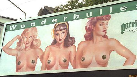 Eine Werbung für ein Mineralwasser aus dem Jahre 2003 im Pin Up-Stil der 50er Jahre. Frauenverbände hatte sich gegen diese Werbekampage gewendet. 