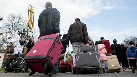 Die ankommenden Flüchtlinge werden routinemäßig nach Hinweisen auf Kriegsverbrechen gefragt. 