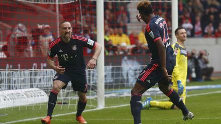 Tanz mit mir. Franck Ribéry und David Alaba (r.) hatten in Stuttgart durchaus ihren Spaß.