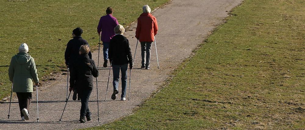 Künftige Senioren haben immer geringere Renten zu erwarten - dem will die Politik entgegenwirken.