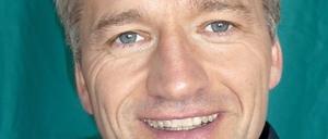 Unser Experte Dieter Kunz ist Chefarzt der Kliniken für Schlaf- und Chronomedizin im St. Hedwig-Krankenhaus und Geschäftsführer von Intellux Berlin. 