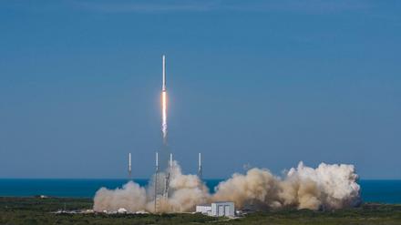 Die Falcon9-Rakete hatte am Freitag einen "Dragon"-Raumfrachter sicher auf den Weg zur Raumstation ISS gebracht.
