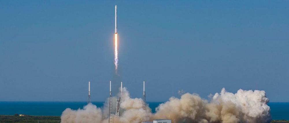 Die Falcon9-Rakete hatte am Freitag einen "Dragon"-Raumfrachter sicher auf den Weg zur Raumstation ISS gebracht.