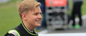 Mick Schumacher kann strahlen. Der Saisonstart in der Formel 4 hätte nicht besser gelingen können.