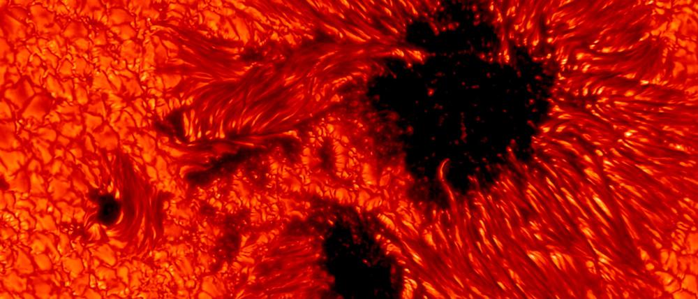 Unentbehrlich. Sonnenlicht - hier ein Bild von Sonnenflecken - lässt Vitamin D in der Haut entstehen.