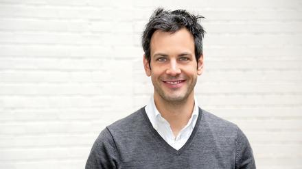 Moritz Honert ist Redakteur des Tagesspiegels und Vater von zwei Kindern. »Die Geschichte von Nepomuk und Herrn Heinz« ist sein erstes Kinderbuch.