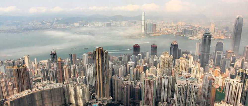 Für Jane Gardams Helden gilt die Devise: „Failed in London - Try Hongkong“.