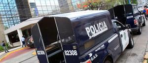 Polizeiwagen fuhren am Dienstag vor dem Sitz von Mossack Fonseca in Panama-City vor.