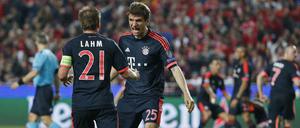 Der FC Bayern macht es in Lissabon nur kurz spannend. Hier bejubelt Thomas Müller den Ausgleich von Arturo Vidal, später trifft er selbst.