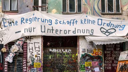Die Rigaer Straße 78 in Friedrichshain ist auch die Adresse der Kneipe "Abstand".