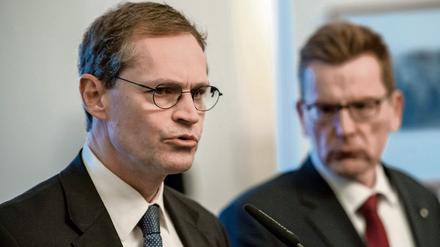 Unter Druck: Der BER-Aufsichtsratschef und Regierende Bürgermeister Michael Müller (SPD, l) und Flughafenchef Karsten Mühlenfeld.