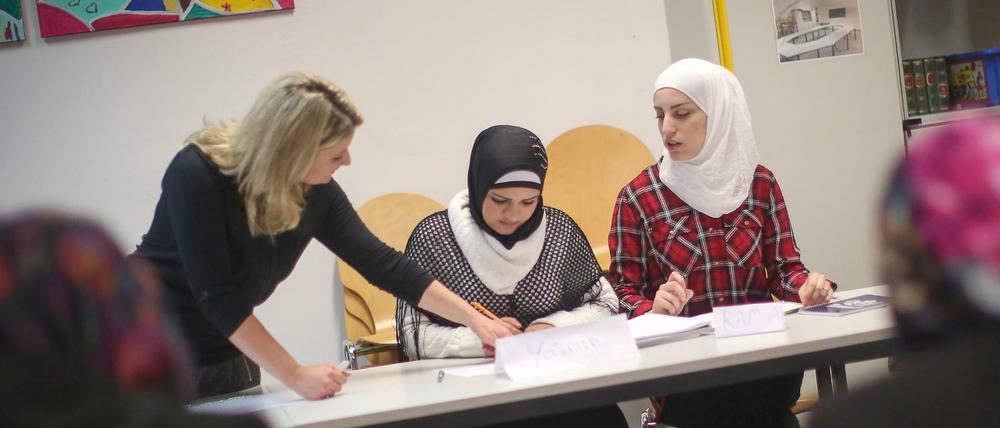 Die Spitzen der großen Koalition haben sich auf Maßnahmen zur Integration von Zuwanderern geeinigt. 