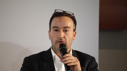 Nimmt kein Blatt vor den Mund: Daniel Abbou bei einer Pressekonferenz im März. 