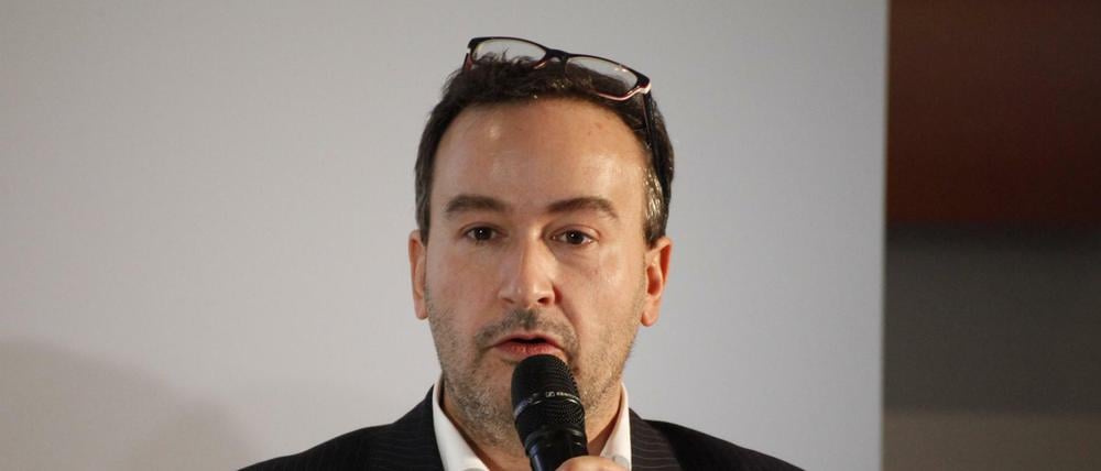 Nimmt kein Blatt vor den Mund: Daniel Abbou bei einer Pressekonferenz im März.
