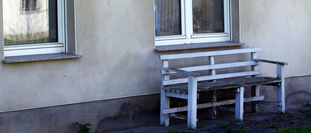 Plätze frei. Überall in Deutschland stehen Wohnungen leer - nicht nur im Osten wie hier im mecklenburgischen Kriesow. Flüchtlinge in diese Wohnungen zu setzen, scheint erst einmal logisch. Die Abgeschiedenheit der Dörfer könnte aber auch ein Problem bei der Integration sein. 
