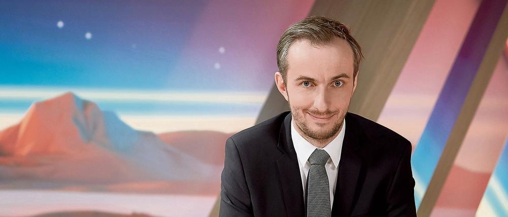 Jan Böhmermann in der Kulisse seiner Show "Neo Magazin Royale" 