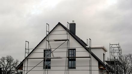 Wer ein Haus kauft, zahlt Grunderwerbsteuer.