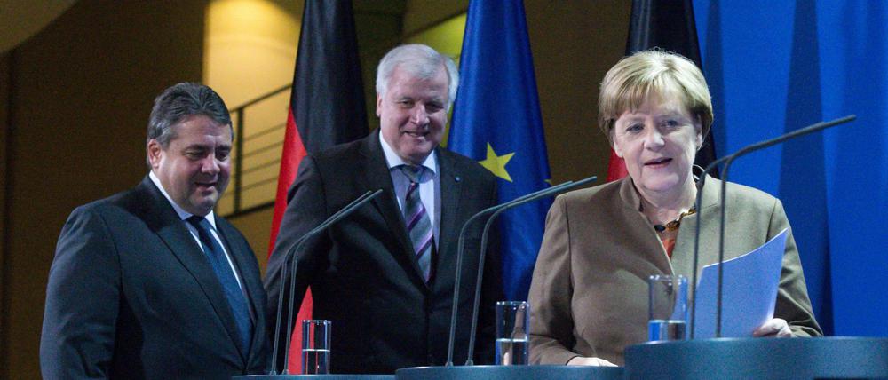 Angela Merkel, Horst Seehofer (M) und Sigmar Gabriel.