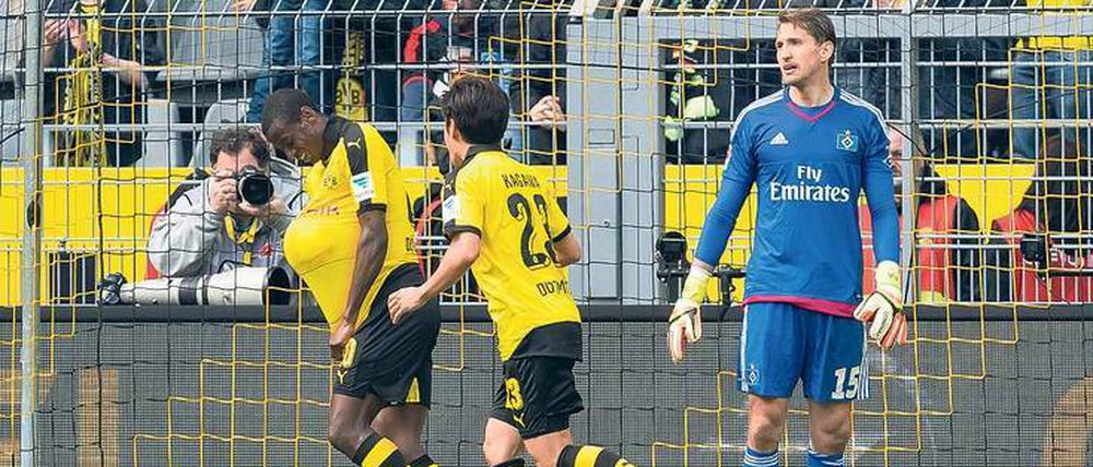 Der Ball gehört mir. Dortmunds Adrian Ramos nach dem ersten seiner zwei Treffer gegen den HSV. 