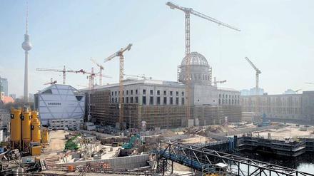 Bauprojekte, die für Streit sorg(t)en. Das Humboldt-Forum mit der Freifläche für die verworfene Einheits-Wippe.