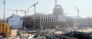 Bauprojekte, die für Streit sorg(t)en. Das Humboldt-Forum mit der Freifläche für die verworfene Einheits-Wippe.