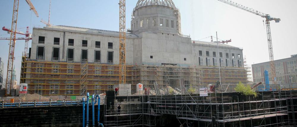 Der Sockel bleibt leer. Das Berliner Einheitsdenkmal, eine riesige begehbare "Wippe" neben dem Humboldtforum im Schloss, wird nicht gebaut.