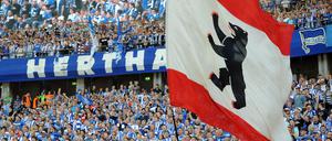 Hertha-Fans in der Ostkurve des Olympiastadions. 