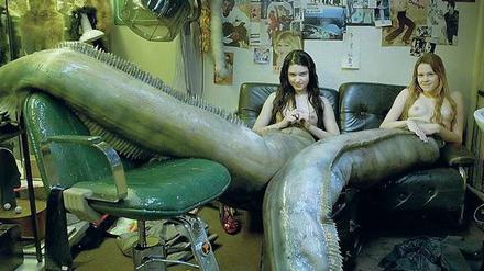 Die Meerjungfrauen-Schwestern Michalina Olszanska (links) und Marta Mazurek (rechts) in "Sirenengesang".