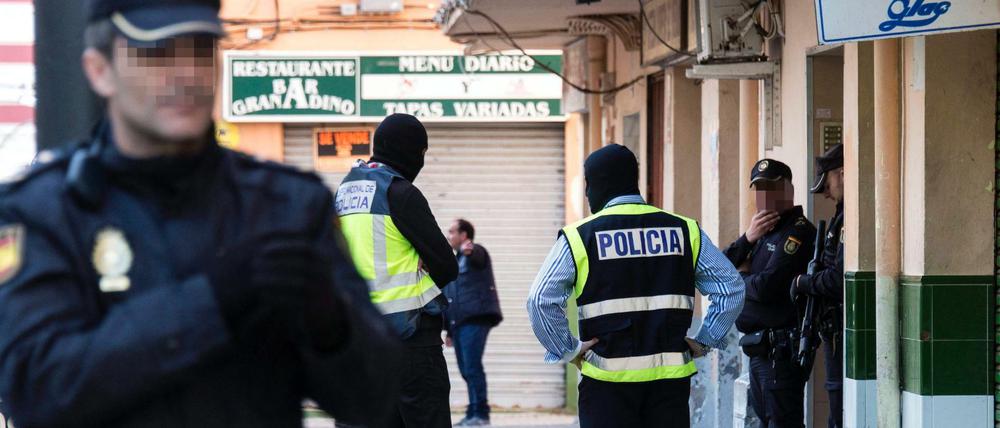 Der Festgenommene wohnte im Stadtteil Son Gotleu, im Osten der Hauptstadt Palma de Mallorca. 