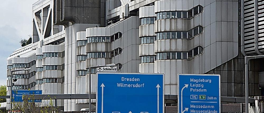 Jetzt gerade Unterkunft für Geflüchtete. Und später? Das ICC in Berlin.