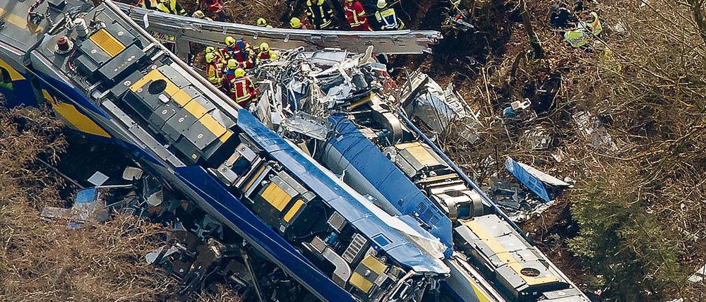 Die Unfallstelle des Zugunglücks in der Nähe von Bad Aibling in Bayern.