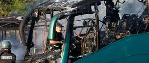 In Jerusalem sind bei der Explosion eines Busses viele Menschen verletzt worden.