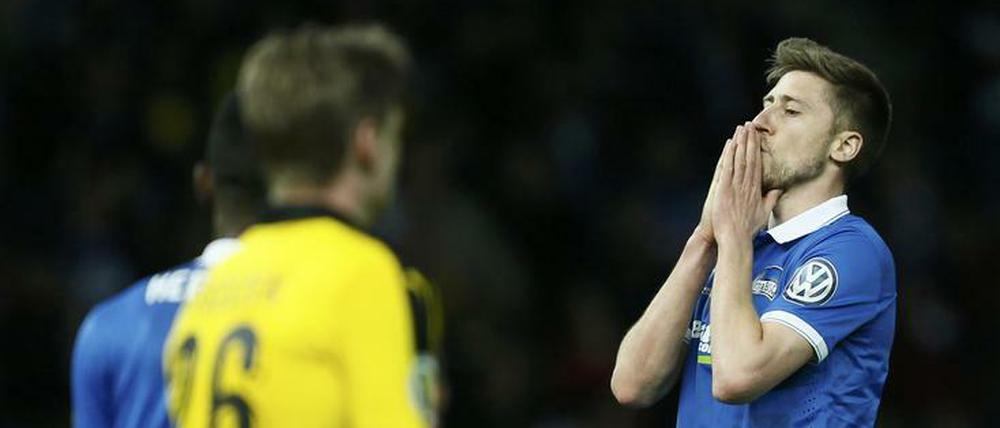 Es hat nicht sollen sein. Jens Hegeler und Hertha BSC müssen beim Pokalfinale in der eigenen Stadt doch wieder zuschauen.