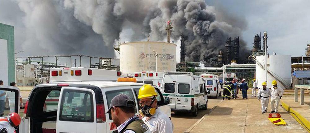 Nach der Explosion war der dunkle Rauch kilometerweit zu sehen.