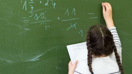 Der Deutsche Philologenverband appelliert an die Länder, massiven Stundenausfall aufgrund von Lehrermangel nicht länger statistisch zu verschleiern. 