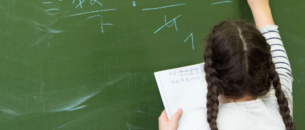 Der Deutsche Philologenverband appelliert an die Länder, massiven Stundenausfall aufgrund von Lehrermangel nicht länger statistisch zu verschleiern. 