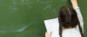 Der Deutsche Philologenverband appelliert an die Länder, massiven Stundenausfall aufgrund von Lehrermangel nicht länger statistisch zu verschleiern. 