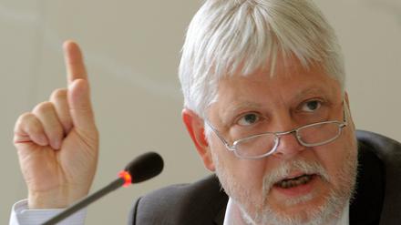 am liebsten mit Motorrad. Brandenburgs Justizminister Helmuth Markov