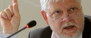 am liebsten mit Motorrad. Brandenburgs Justizminister Helmuth Markov