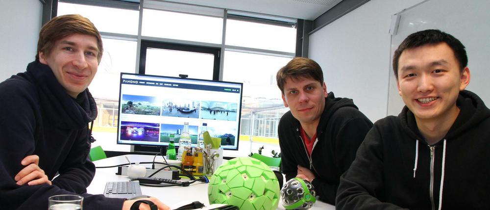 Jonas Pfeil, Björn Bollensdorff und Qian Qin - Gründer vom Start-up "Panono".