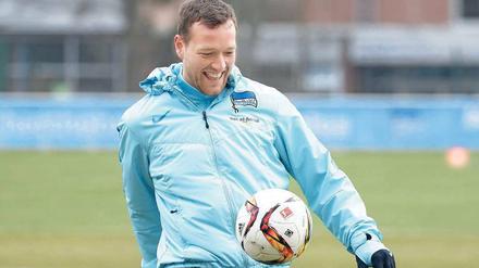 Glücklich mit Ball. Julian Schieber kann endlich wieder spielen. 