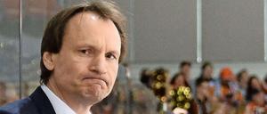 Mächtig sauer und bald auf der Tribüne? Wolfsburgs Trainer Pavel Gross.