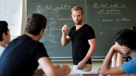 Junge Lehrer bekommen pro Monat 5300 Euro brutto.