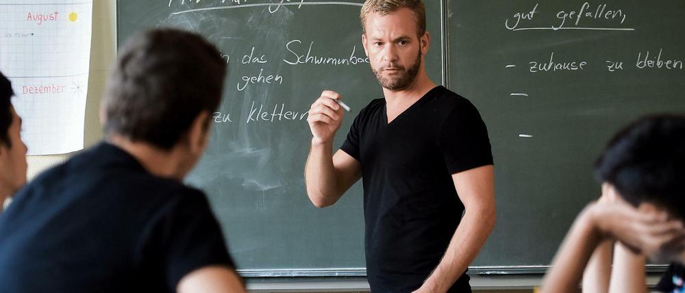 Junge Lehrer bekommen pro Monat 5300 Euro brutto.