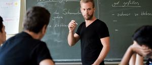 Junge Lehrer bekommen pro Monat 5300 Euro brutto.