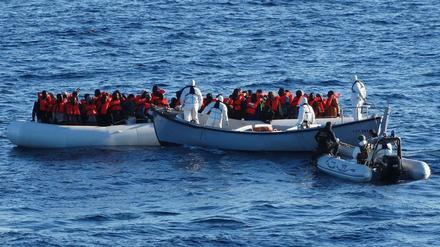 Seit Jahresbeginn sollen 732 Menschen bei ihrer Flucht vor Krieg, Gewalt und Elend im Mittelmeer ums Leben gekommen sein (Archivbild).