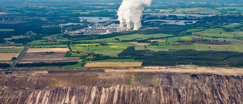 Braunkohleförderung in der Lausitz. Das Foto zeigt das Kraftwerk Jänschwalde in Brrandenburg.
