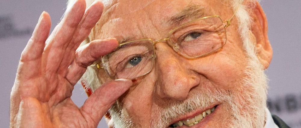 80 Jahre und nur ein bisschen weise. Dieter Hallervorden greift in den Satirestreit immer wieder mit Gedichten und Liedern ein.