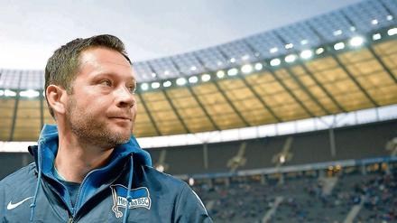 Schön im Westend. Herthas Trainer Pal Dardai. 