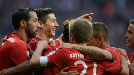 Robert Lewandowski (Zweiter von links) wurde oft gefeiert am Samstag.